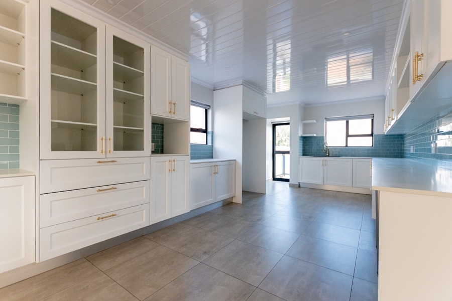 6 Bedroom Property for Sale in Myburgh Park Western Cape